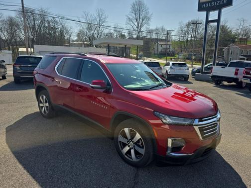 Radiant Red Tintcoat 2023 Chevrolet Traverse LT Leather