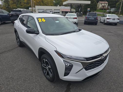 Summit White 2026 Chevrolet Trax FWD 1RS