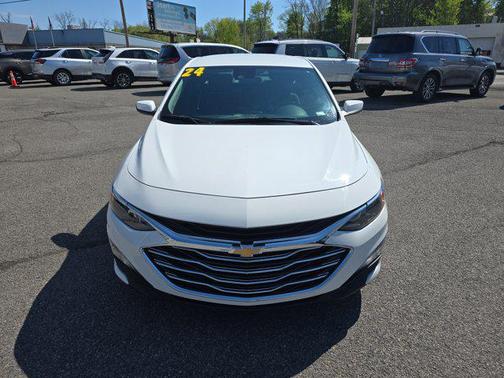 Summit White 2024 Chevrolet Malibu FWD 1LT