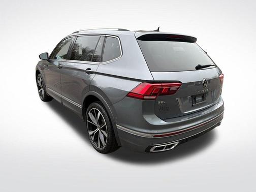 Platinum Gray Metallic 2022 Volkswagen Tiguan 2.0T SEL R-Line