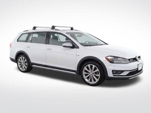 Pure White 2017 Volkswagen Golf Alltrack TSI S