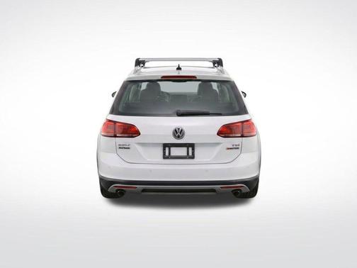Pure White 2017 Volkswagen Golf Alltrack TSI S