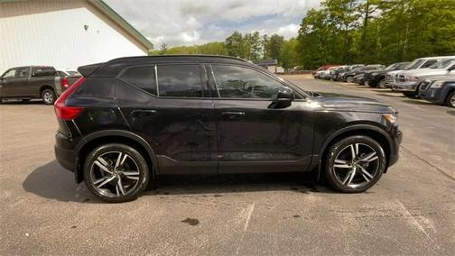 2022 Volvo XC40 T5 R-Design