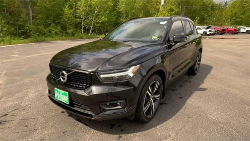 2022 Volvo XC40 T5 R-Design