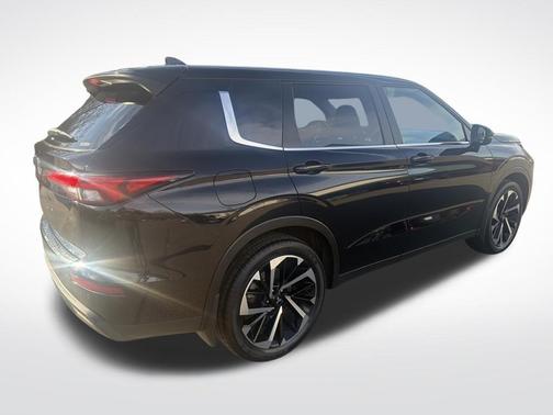 Labrador Black Pearl 2022 Mitsubishi Outlander ES