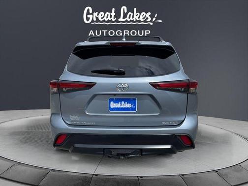 Moon Dust 2024 Toyota Highlander XLE