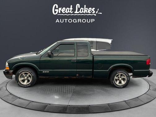 Forest Green Metallic 2002 Chevrolet S-10 LS