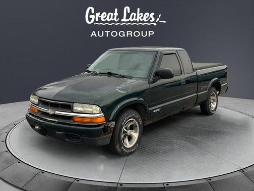 Forest Green Metallic 2002 Chevrolet S-10 LS