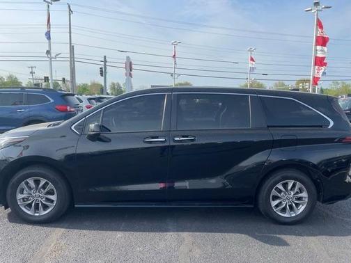 2022 Toyota Sienna XLE