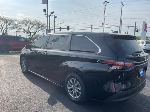2022 Toyota Sienna XLE