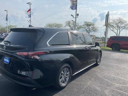 2022 Toyota Sienna XLE