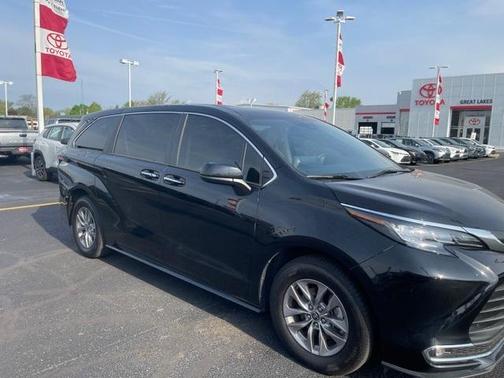 2022 Toyota Sienna XLE