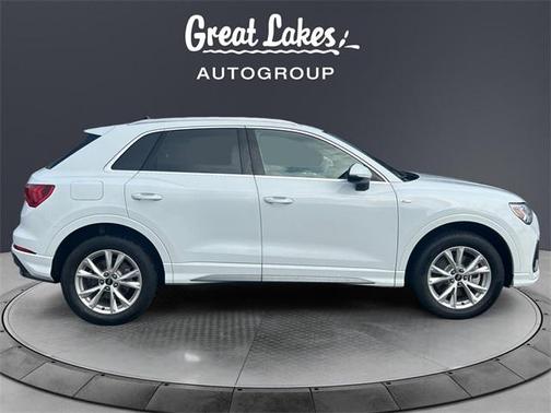 2024 Audi Q3 45 S line Premium