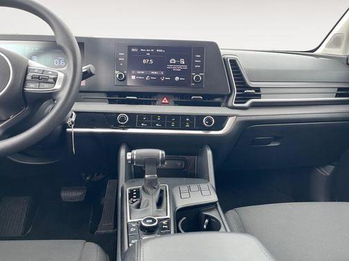 Ebony Black 2024 Kia Sportage LX