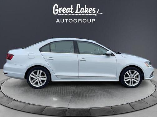 White Silver Metallic 2017 Volkswagen Jetta 1.8T SEL