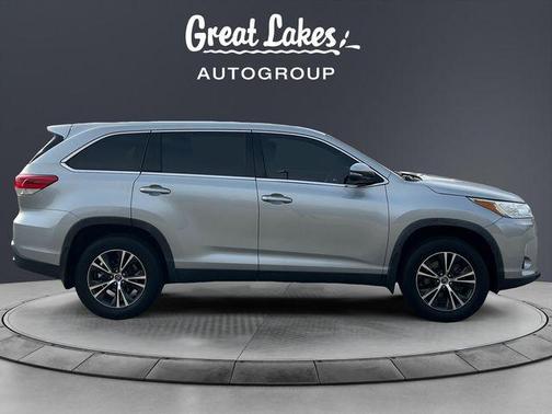Celestial Silver Metallic 2019 Toyota Highlander LE
