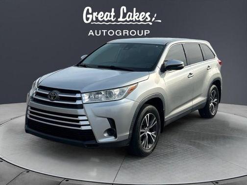 Celestial Silver Metallic 2019 Toyota Highlander LE