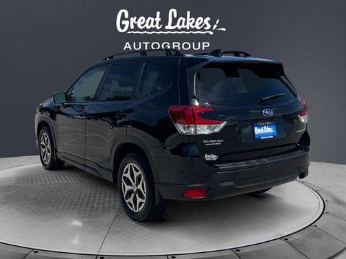 Crystal Black Silica 2023 Subaru Forester Premium