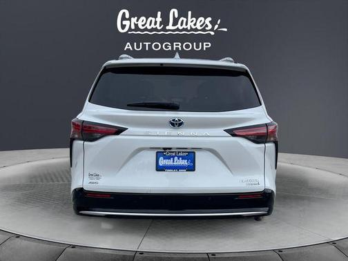 2024 Toyota Sienna Platinum 7 Passenger