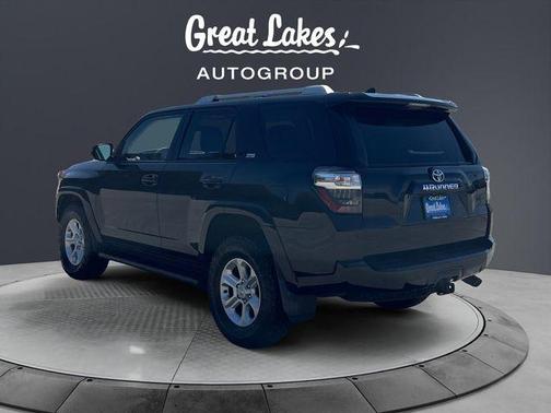 Midnight Black Metallic 2016 Toyota 4Runner SR5