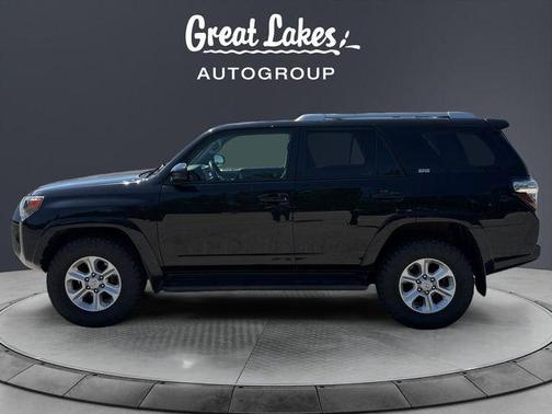 Midnight Black Metallic 2016 Toyota 4Runner SR5