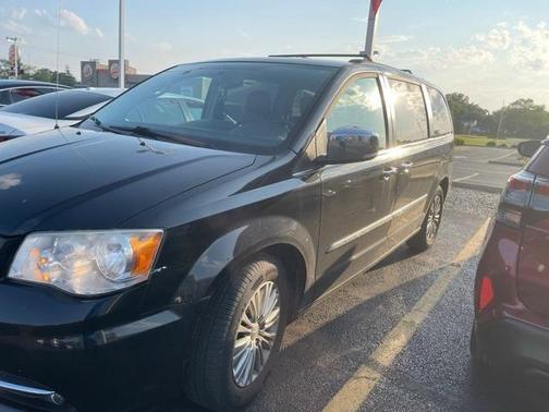 2014 Chrysler Town & Country Touring-L