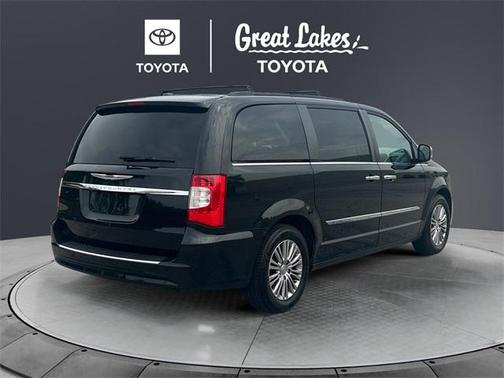2014 Chrysler Town & Country Touring-L