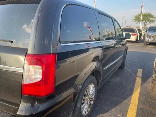 2014 Chrysler Town & Country Touring-L