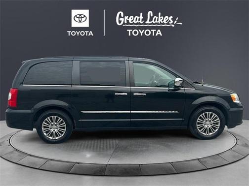 2014 Chrysler Town & Country Touring-L