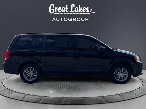 Brilliant Black Crystal Pearlcoat 2016 Dodge Grand Caravan SXT