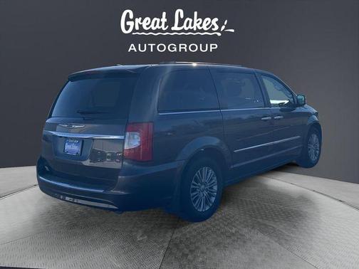 2016 Chrysler Town & Country Touring-L