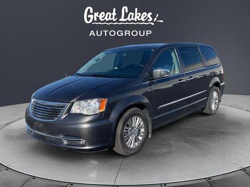 2016 Chrysler Town & Country Touring-L