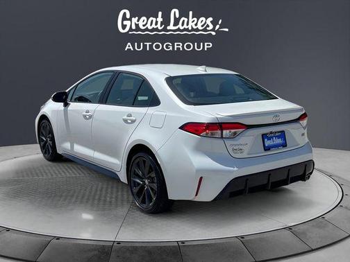 Pearl 2024 Toyota Corolla SE
