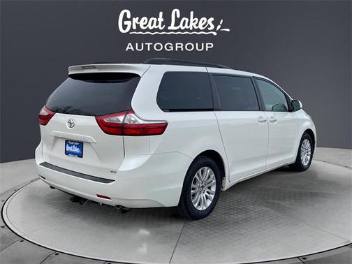 2017 Toyota Sienna XLE