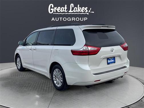 2017 Toyota Sienna XLE