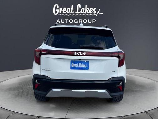 Snow White Pearl 2024 Kia Seltos SX