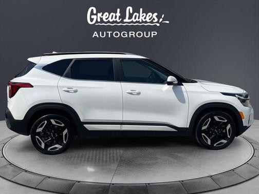 Snow White Pearl 2024 Kia Seltos SX