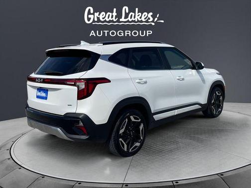 Snow White Pearl 2024 Kia Seltos SX