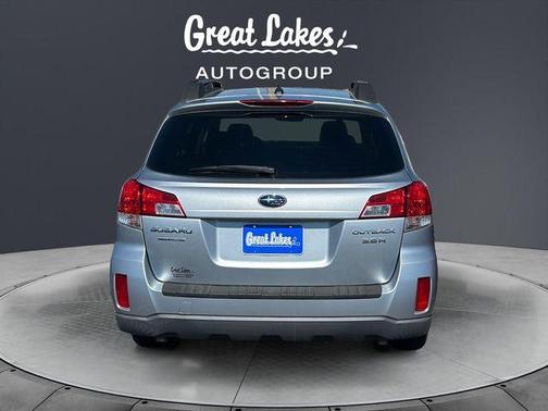 Ice Silver Metallic 2014 Subaru Outback 3.6R Limited