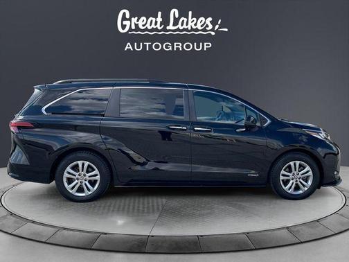 Midnight Black Metallic 2021 Toyota Sienna XSE 7 Passenger