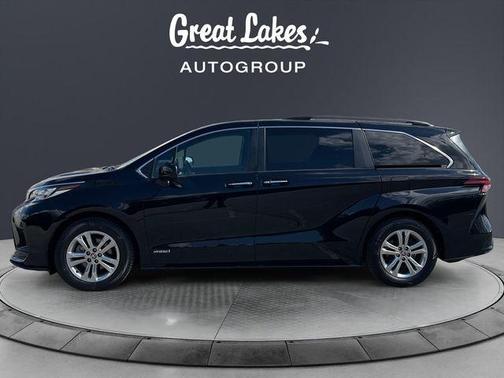 Midnight Black Metallic 2021 Toyota Sienna XSE 7 Passenger