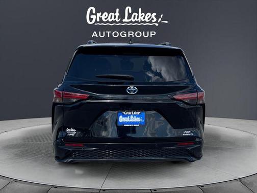 Midnight Black Metallic 2021 Toyota Sienna XSE 7 Passenger