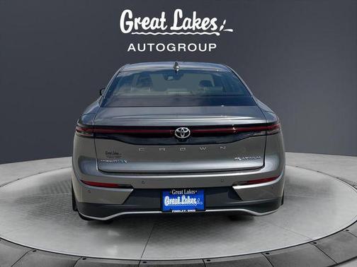 Metal 2023 Toyota Crown Platinum