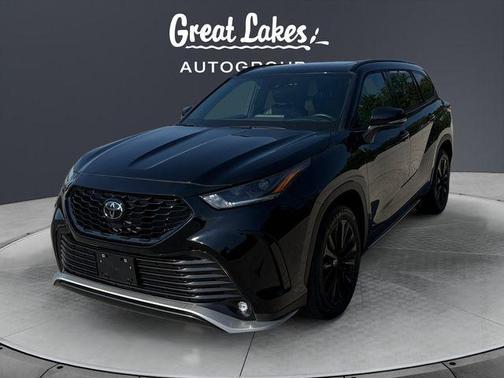 Midnight Black Metallic 2025 Toyota Highlander XSE