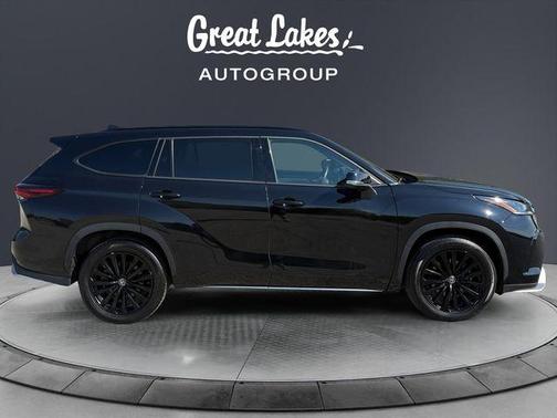 Midnight Black Metallic 2025 Toyota Highlander XSE