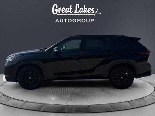Midnight Black Metallic 2025 Toyota Highlander XSE