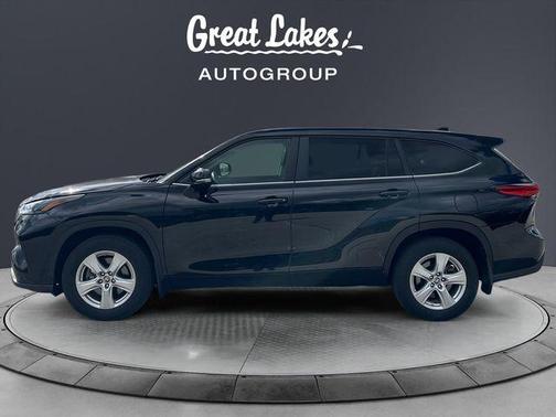 Midnight Black Metallic 2023 Toyota Highlander LE