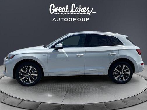 Glacier White Metallic 2024 Audi Q5 45 S line quattro Premium