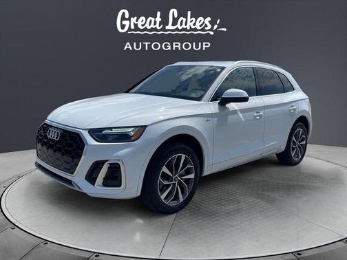 Glacier White Metallic 2024 Audi Q5 45 S line quattro Premium