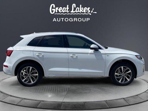 Glacier White Metallic 2024 Audi Q5 45 S line quattro Premium